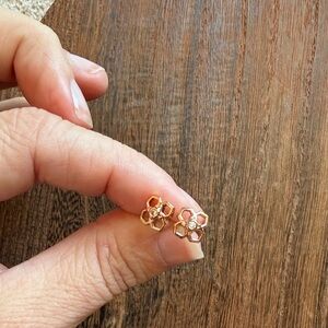 Kendra Scott rose gold rue stud